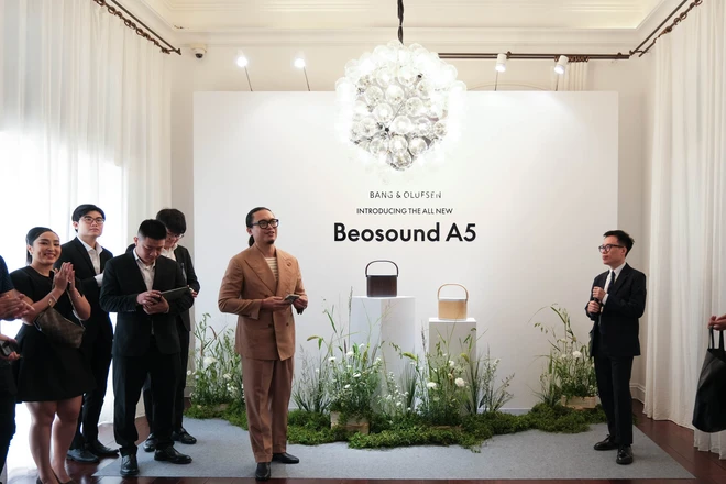 bang   olufsen beosound a5 ra mat tai viet nam  loa di dong day chat tho thiet ke mo dun doc dao