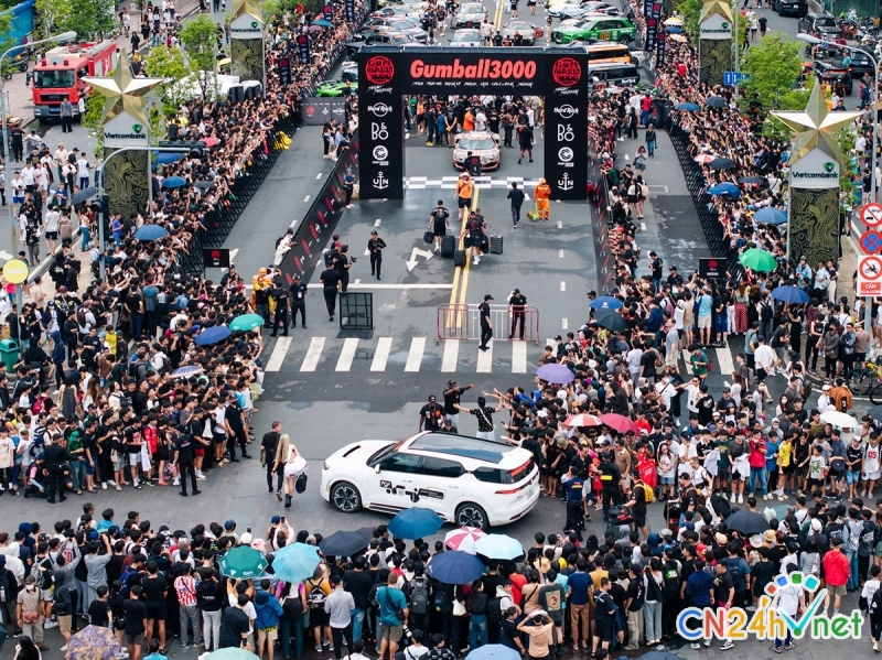 cong ty dung sau dan xe dien vinfast tai gumball 3000