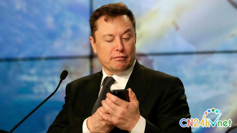 elon musk giai dap ve tin don dien thoai tesla