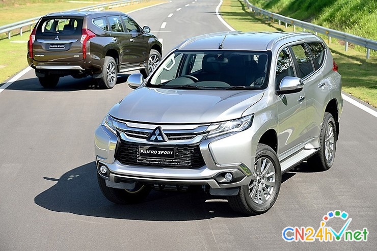 gia lan banh  ??kinh dich ?? cua toyota fortuner cuc hoi voi uu dai khung quyet soan ngoi ford everest
