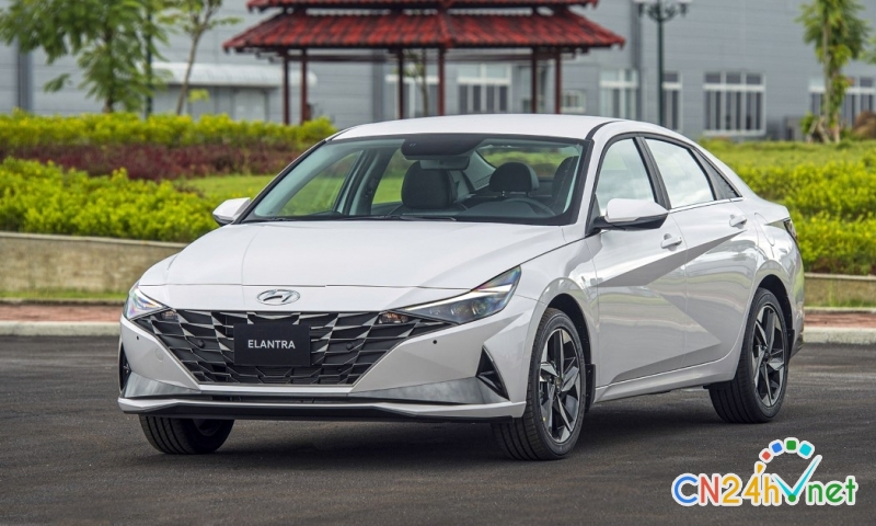 hyundai elantra 2022 ra mat gia tu 599 trieu dong