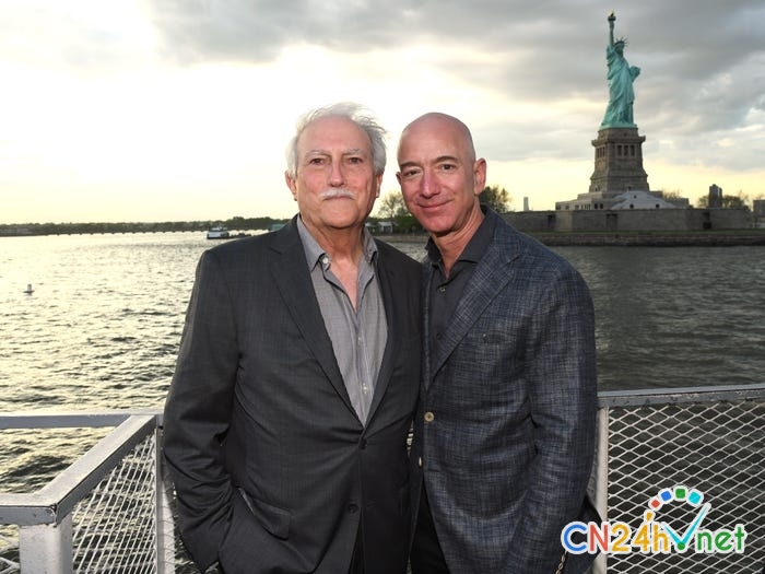 jeff bezos   nguoi xay   8217 de che  8217  amazon 27 nam