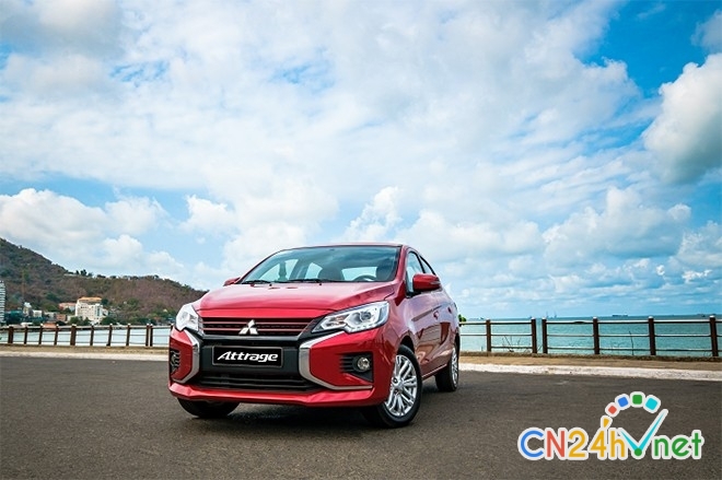 ??ke ngang duong ?? hyundai accent va toyota vios thu hut khach viet voi gia lan banh sieu re