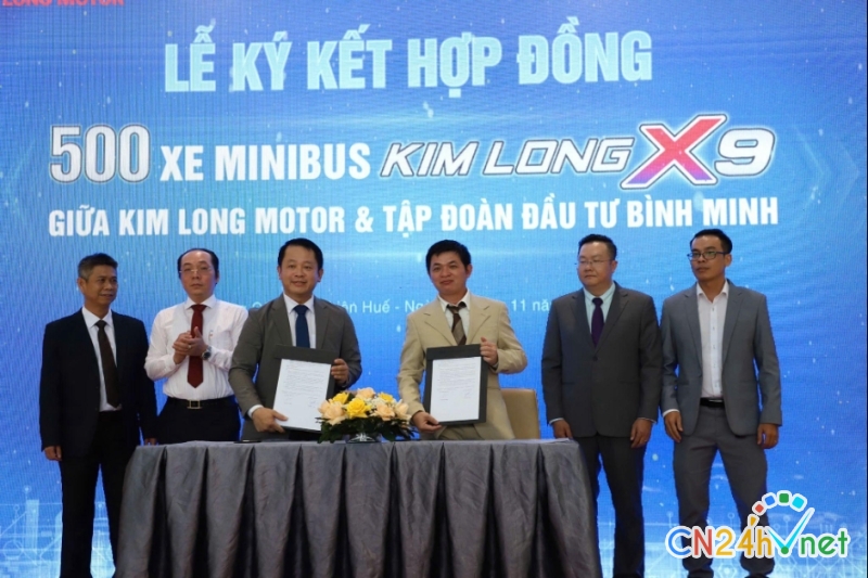 kim long motor ky ban giao 500 minibus kim long x9 moi