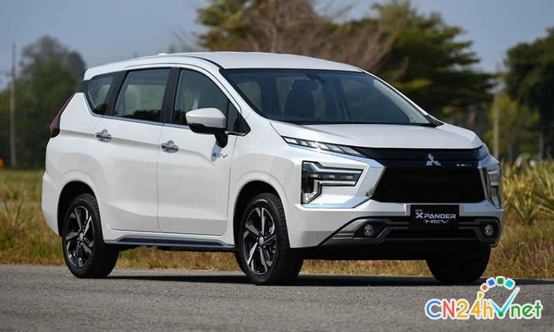 mitsubishi ra mat xpander hybrid gia tu 25 700 usd