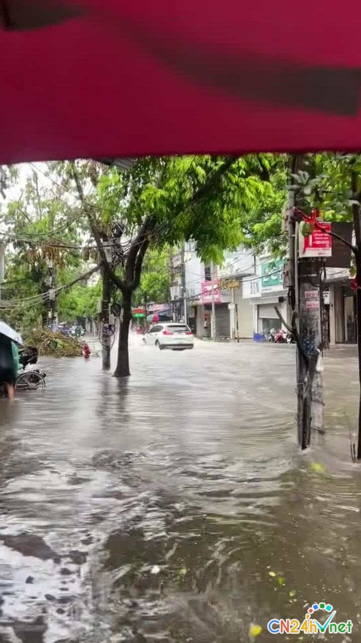 oto tao song suyt day nga nguoi di bo