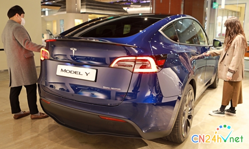 tesla chi ban mot xe trong thang mot