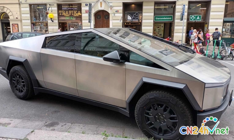 tesla cybertruck bi phan doi o chau au vi lo ngai mat an toan