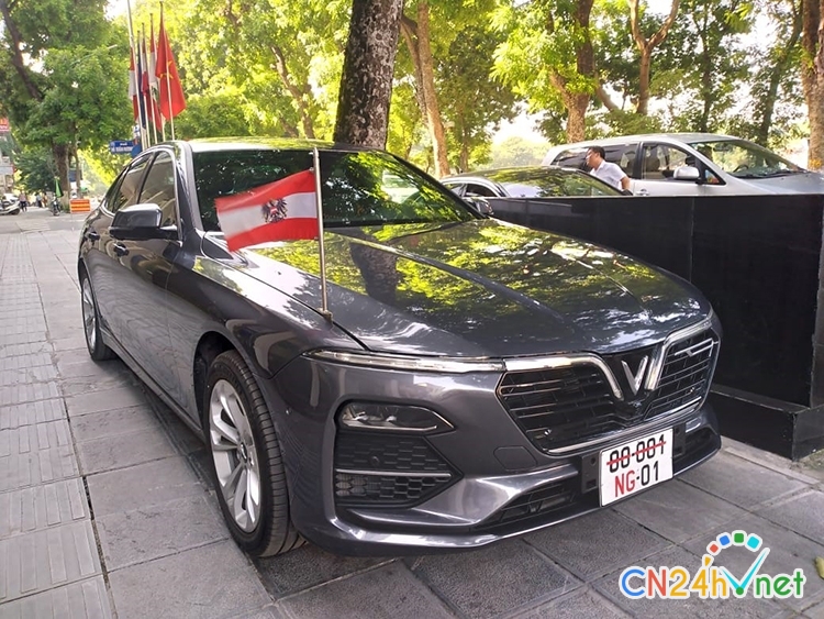 xe vinfast lux a2 0 cong vu cua dai su quan ao